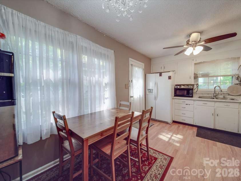 6820 Elm Forest Drive, Charlotte, NC 28212.  MLS# CAR4350632, YatesRealty ID 3561. Ding Area