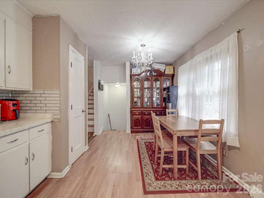 6820 Elm Forest Drive, Charlotte, NC 28212.  MLS# CAR4350632, YatesRealty ID 3561. Dining 