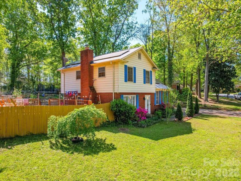 6820 Elm Forest Drive, Charlotte, NC 28212.  MLS# CAR4350632, YatesRealty ID 3561. Front Exterior