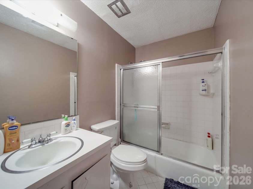 6820 Elm Forest Drive, Charlotte, NC 28212.  MLS# CAR4350632, YatesRealty ID 3561. Guest Bath room2