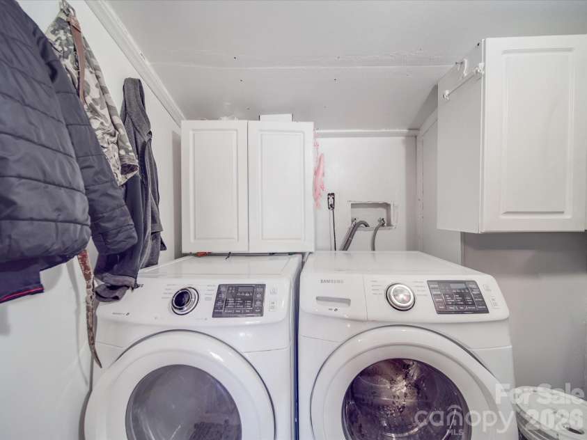 6820 Elm Forest Drive, Charlotte, NC 28212.  MLS# CAR4350632, YatesRealty ID 3561. Laundry room