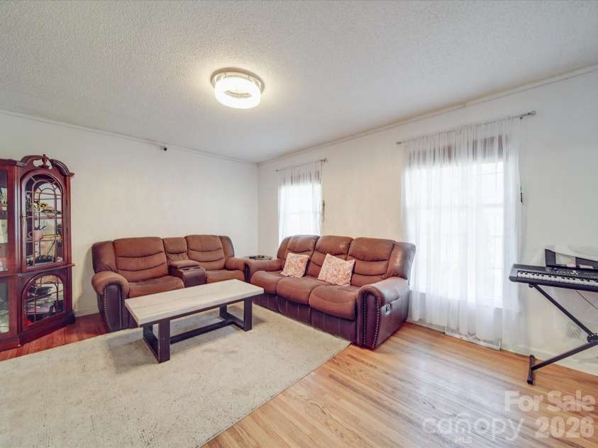 6820 Elm Forest Drive, Charlotte, NC 28212.  MLS# CAR4350632, YatesRealty ID 3561. Living Room