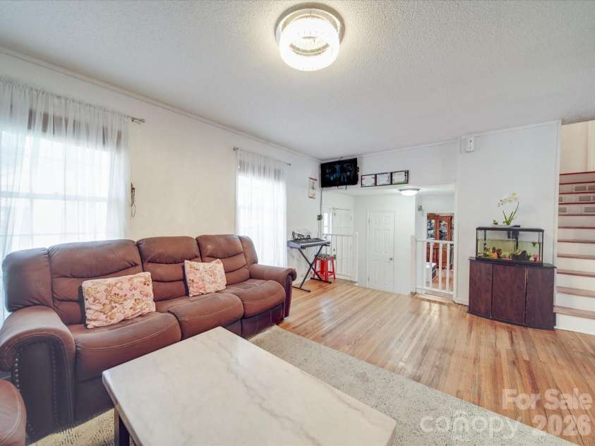 6820 Elm Forest Drive, Charlotte, NC 28212.  MLS# CAR4350632, YatesRealty ID 3561. Living Room