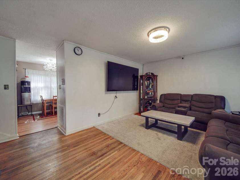 6820 Elm Forest Drive, Charlotte, NC 28212.  MLS# CAR4350632, YatesRealty ID 3561. Living Room