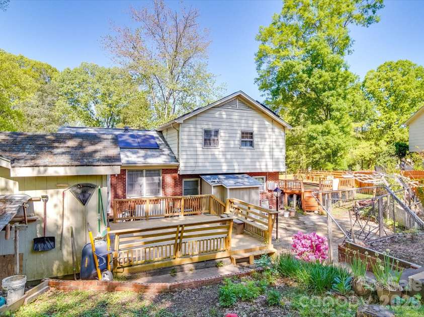 6820 Elm Forest Drive, Charlotte, NC 28212.  MLS# CAR4350632, YatesRealty ID 3561. Raer Exterior