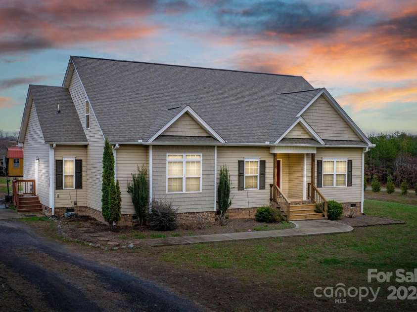 7838 Oren Stephens Road, Hickory, NC 28602.  MLS# CAR4208247, YatesRealty ID 3561. 