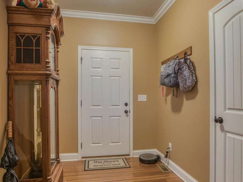 7838 Oren Stephens Road, Hickory, NC 28602.  MLS# CAR4208247, YatesRealty ID 3561. Entryway