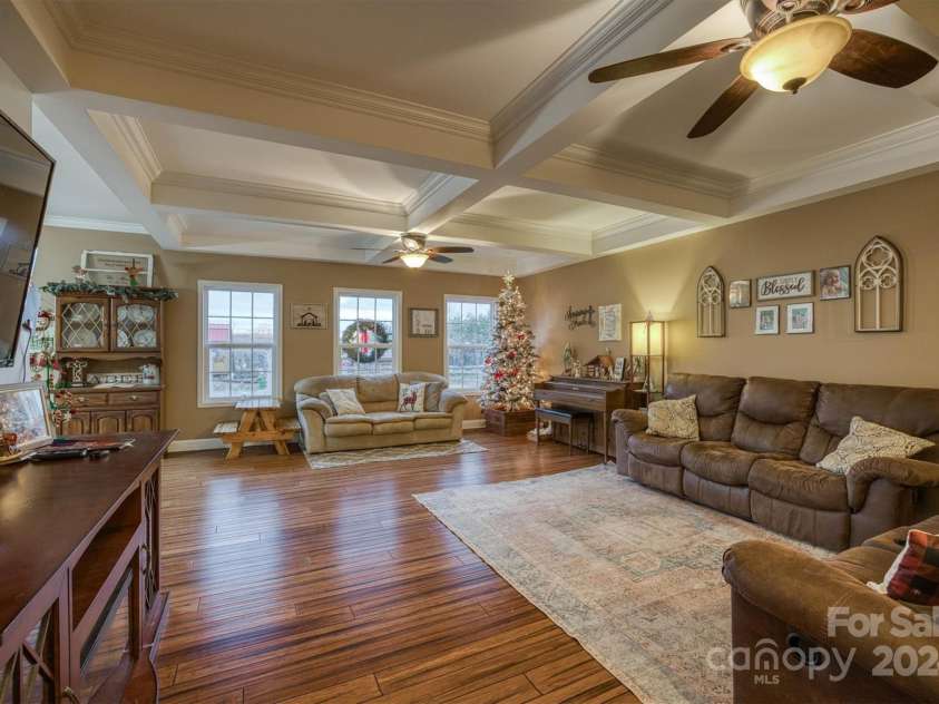 7838 Oren Stephens Road, Hickory, NC 28602.  MLS# CAR4208247, YatesRealty ID 3561. Family room