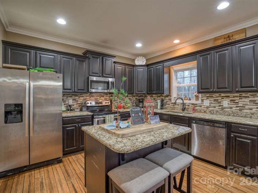 7838 Oren Stephens Road, Hickory, NC 28602.  MLS# CAR4208247, YatesRealty ID 3561. Kitchen