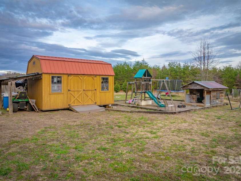 7838 Oren Stephens Road, Hickory, NC 28602.  MLS# CAR4208247, YatesRealty ID 3561. Pasture and storage buildings