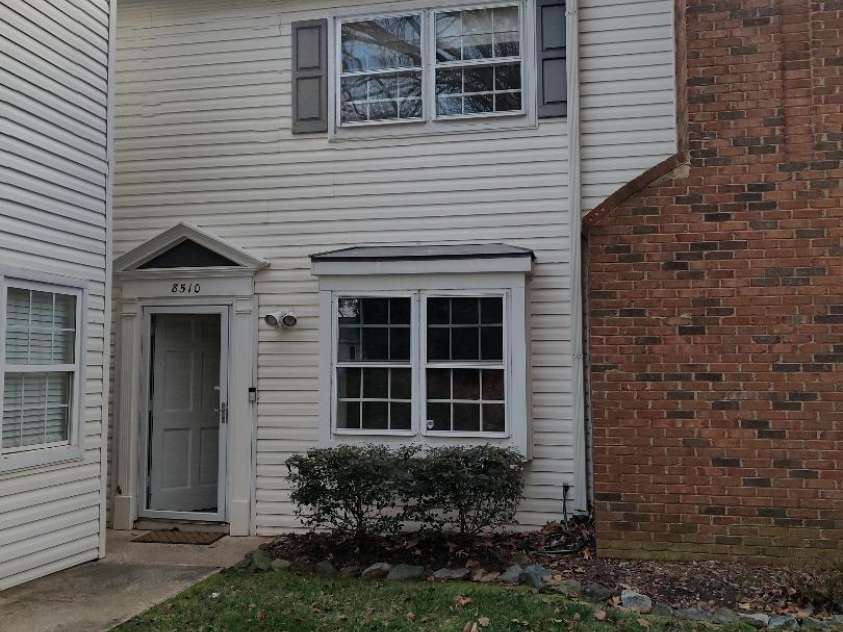 8510 Castle Pine Court, Charlotte, NC 28226.  MLS# CAR4333747, YatesRealty ID 3561. 