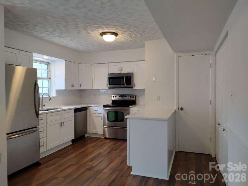 8510 Castle Pine Court, Charlotte, NC 28226.  MLS# CAR4333747, YatesRealty ID 3561. 