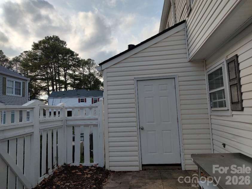 8510 Castle Pine Court, Charlotte, NC 28226.  MLS# CAR4333747, YatesRealty ID 3561. 