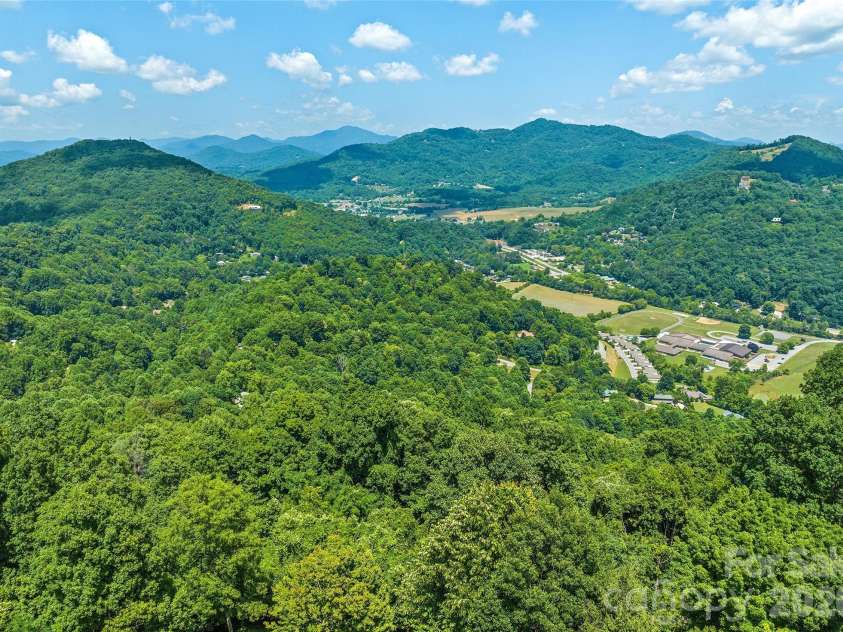 106 Coyote Ridge, Maggie Valley, NC 28751.  MLS# CAR4401502, YatesRealty ID 35614. 