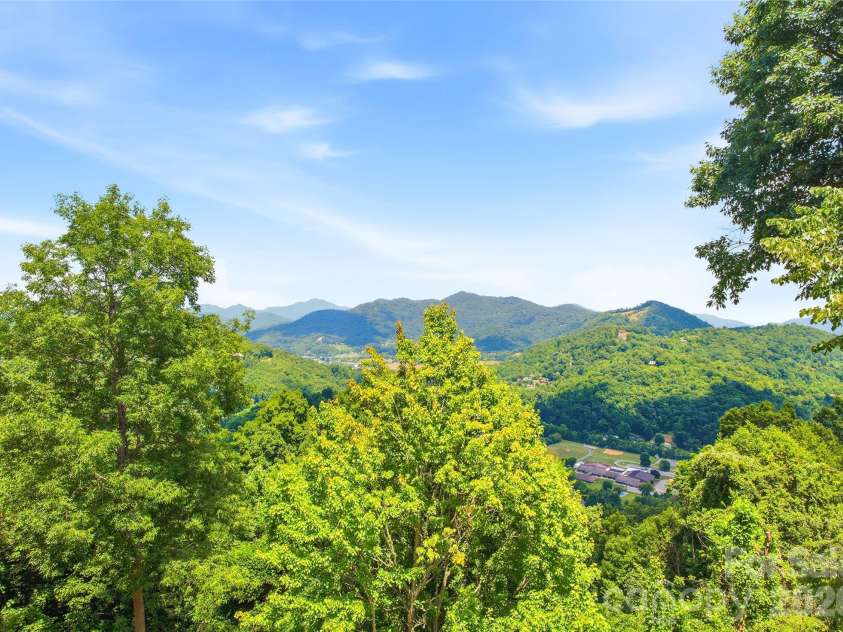 106 Coyote Ridge, Maggie Valley, NC 28751.  MLS# CAR4401502, YatesRealty ID 35614. 
