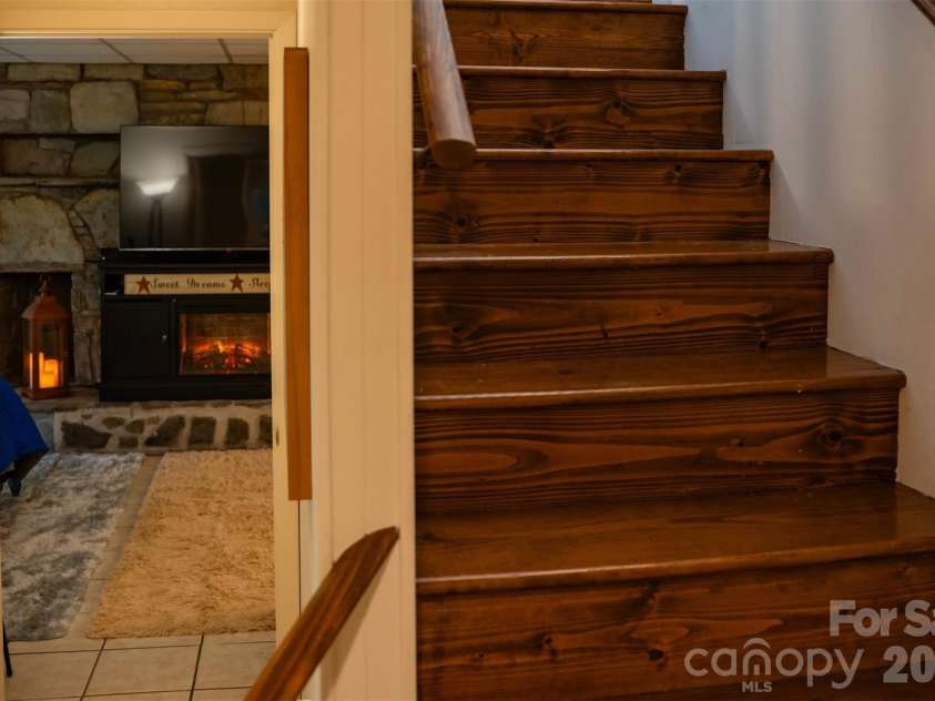 1967 Mckinney Mine Road, Spruce Pine, NC 28777.  MLS# CAR4401580, YatesRealty ID 35617. 