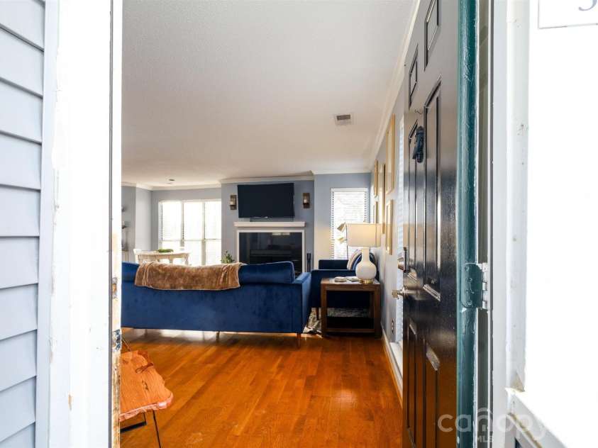 2508 Cranbrook Lane, Charlotte, NC 28207.  MLS# CAR4343080, YatesRealty ID 3562. 