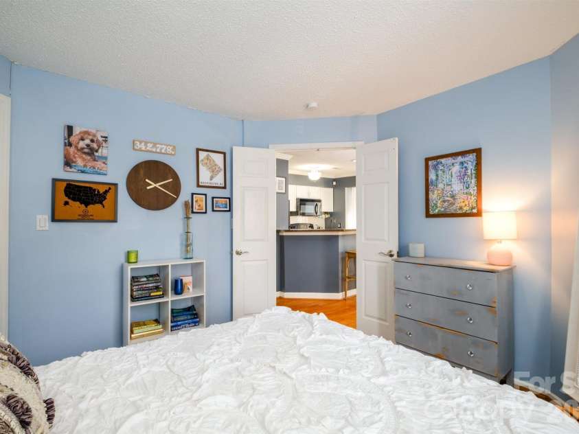 2508 Cranbrook Lane, Charlotte, NC 28207.  MLS# CAR4343080, YatesRealty ID 3562. 