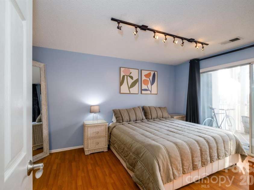 2508 Cranbrook Lane, Charlotte, NC 28207.  MLS# CAR4343080, YatesRealty ID 3562. 