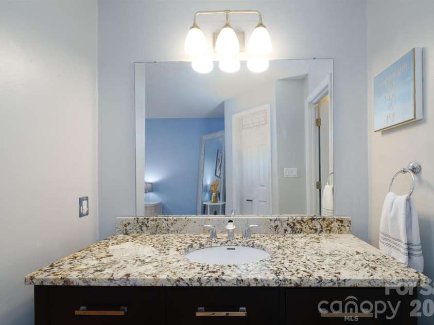 2508 Cranbrook Lane, Charlotte, NC 28207.  MLS# CAR4343080, YatesRealty ID 3562. 