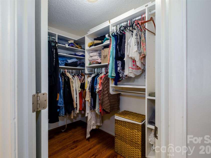 2508 Cranbrook Lane, Charlotte, NC 28207.  MLS# CAR4343080, YatesRealty ID 3562. 