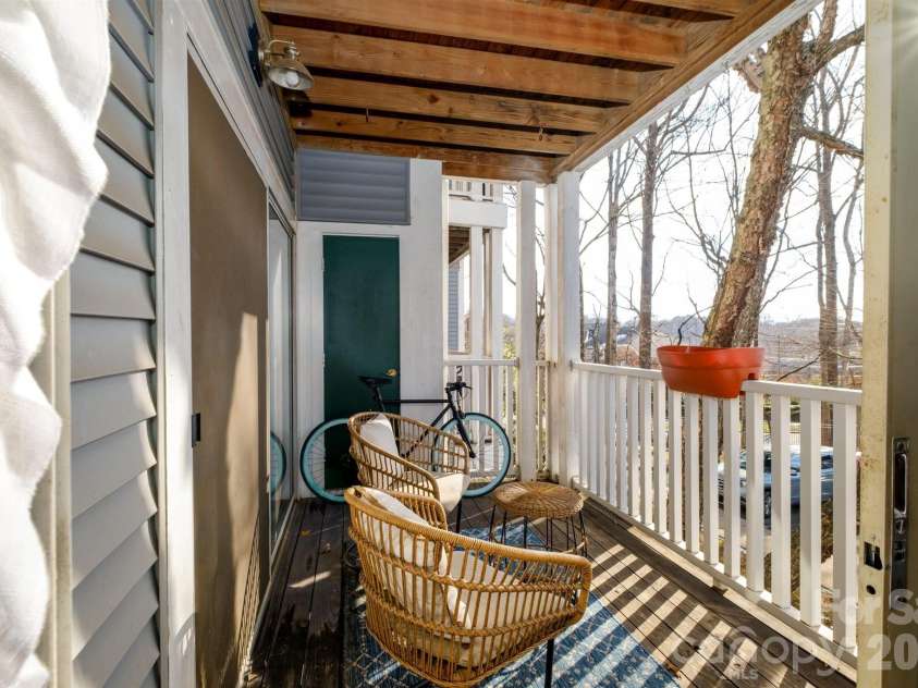 2508 Cranbrook Lane, Charlotte, NC 28207.  MLS# CAR4343080, YatesRealty ID 3562. 