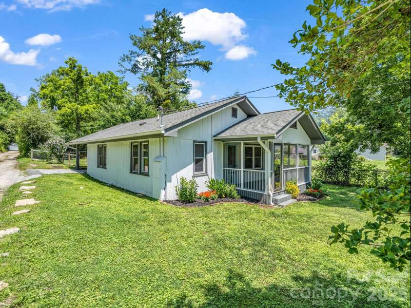 112 Resort Street, Hendersonville, NC 28792.  MLS# CAR4399582, YatesRealty ID 35622. 
