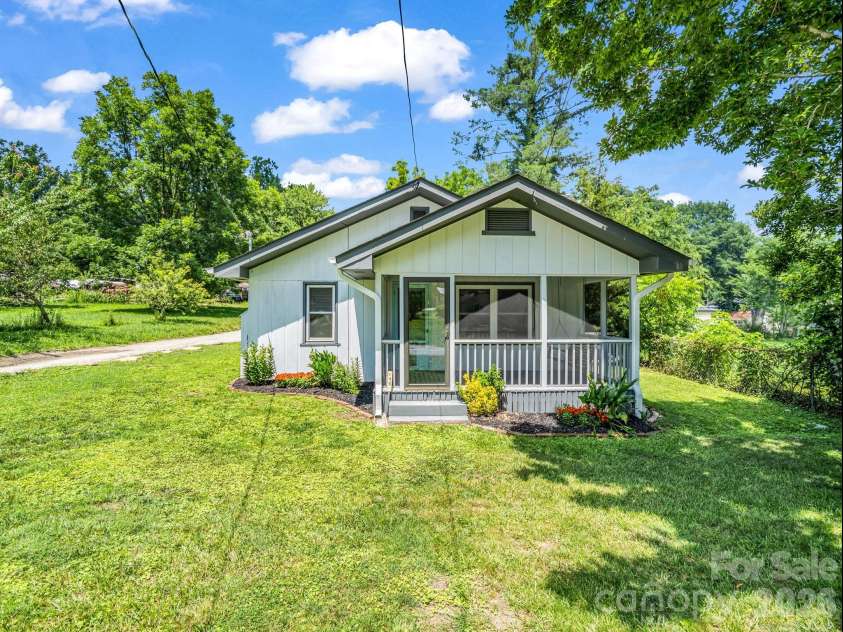 112 Resort Street, Hendersonville, NC 28792.  MLS# CAR4399582, YatesRealty ID 35622. 