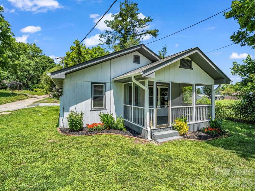 112 Resort Street, Hendersonville, NC 28792.  MLS# CAR4399582, YatesRealty ID 35622. 