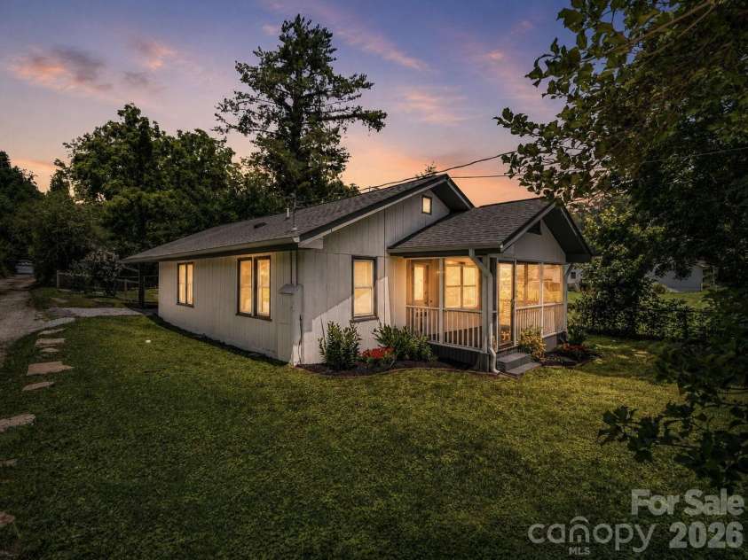 112 Resort Street, Hendersonville, NC 28792.  MLS# CAR4399582, YatesRealty ID 35622. 