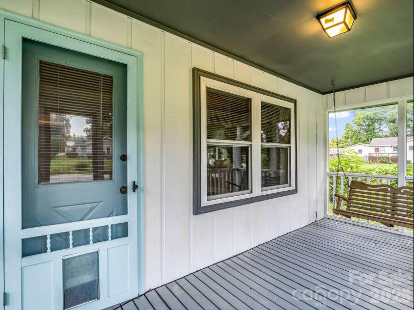 112 Resort Street, Hendersonville, NC 28792.  MLS# CAR4399582, YatesRealty ID 35622. 