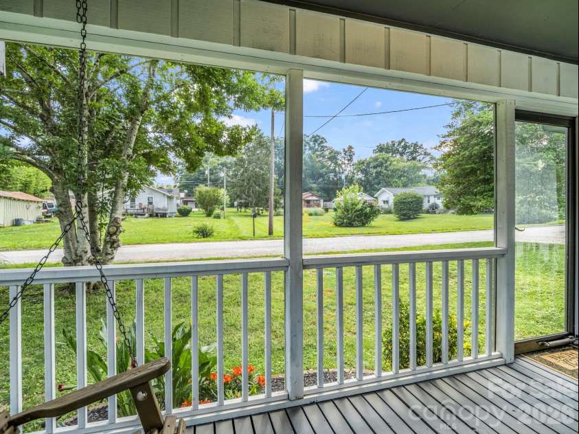 112 Resort Street, Hendersonville, NC 28792.  MLS# CAR4399582, YatesRealty ID 35622. 