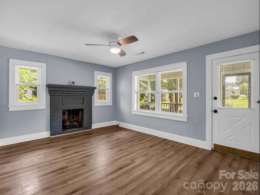 112 Resort Street, Hendersonville, NC 28792.  MLS# CAR4399582, YatesRealty ID 35622. 