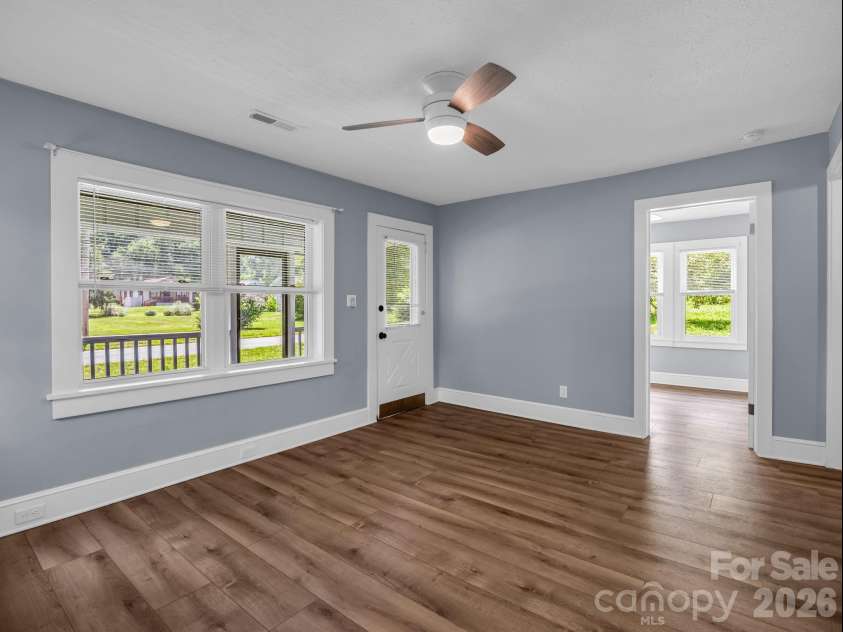 112 Resort Street, Hendersonville, NC 28792.  MLS# CAR4399582, YatesRealty ID 35622. 