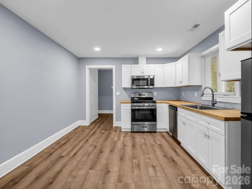 112 Resort Street, Hendersonville, NC 28792.  MLS# CAR4399582, YatesRealty ID 35622. 