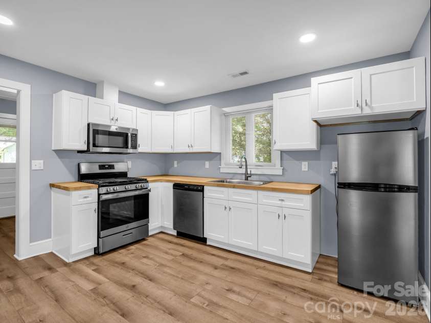 112 Resort Street, Hendersonville, NC 28792.  MLS# CAR4399582, YatesRealty ID 35622. 