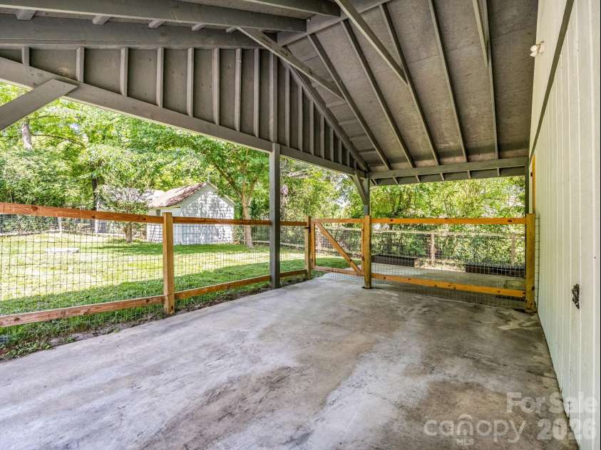 112 Resort Street, Hendersonville, NC 28792.  MLS# CAR4399582, YatesRealty ID 35622. 