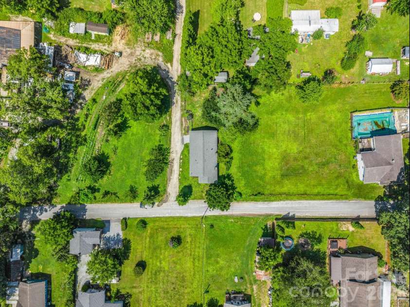 112 Resort Street, Hendersonville, NC 28792.  MLS# CAR4399582, YatesRealty ID 35622. 