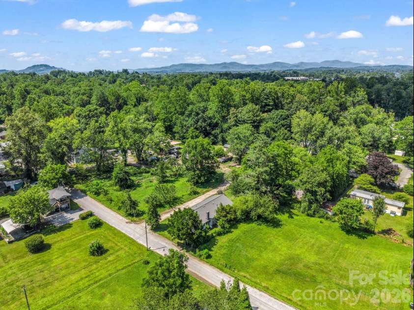 112 Resort Street, Hendersonville, NC 28792.  MLS# CAR4399582, YatesRealty ID 35622. 