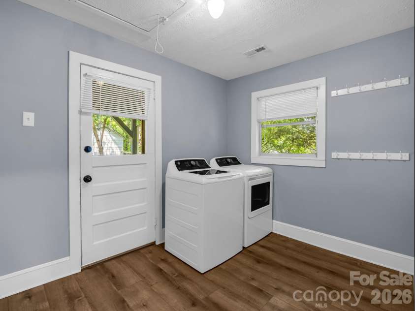 112 Resort Street, Hendersonville, NC 28792.  MLS# CAR4399582, YatesRealty ID 35622. Nice Laundry/Mud Room
