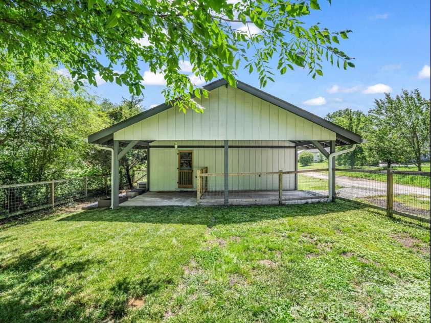 112 Resort Street, Hendersonville, NC 28792.  MLS# CAR4399582, YatesRealty ID 35622. Private Back Yard
