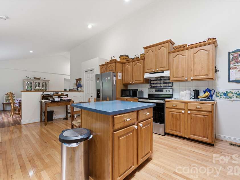100 Foresthill Lane, Whittier, NC 28789.  MLS# CAR4397403, YatesRealty ID 35624. 