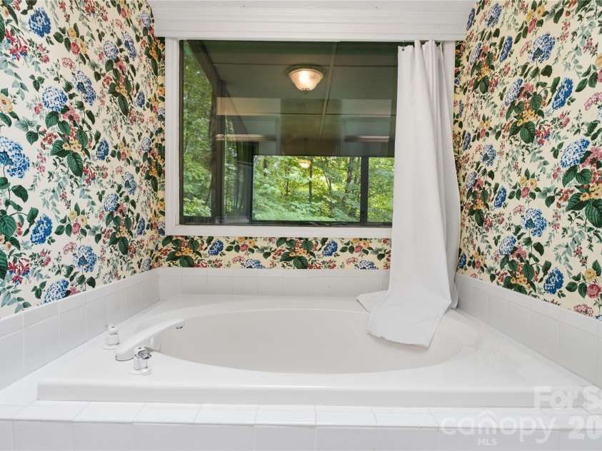 100 Foresthill Lane, Whittier, NC 28789.  MLS# CAR4397403, YatesRealty ID 35624. 