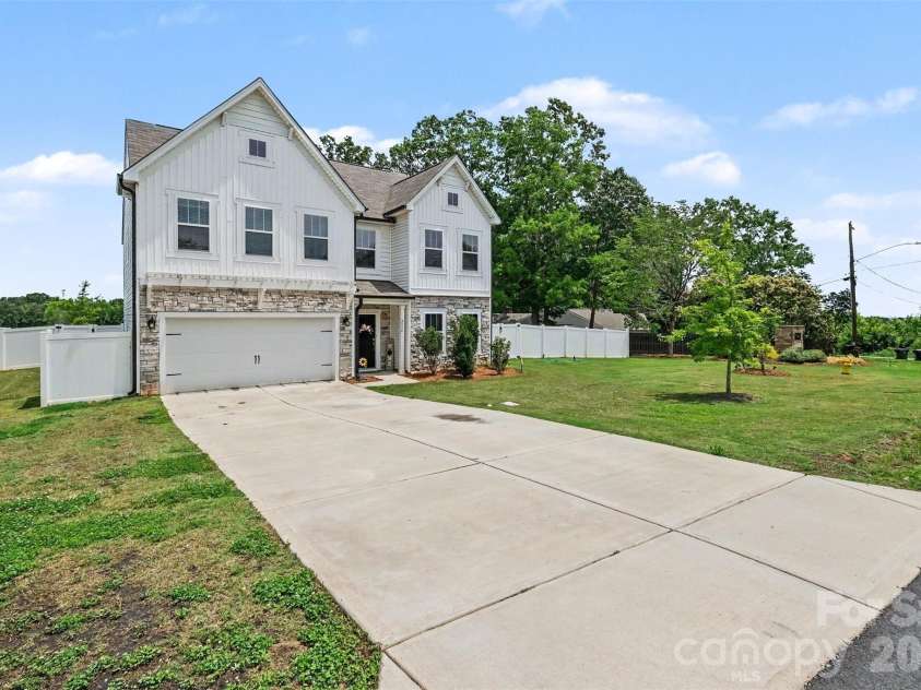 2334 Waverly Drive, Monroe, NC 28112.  MLS# CAR4420512, YatesRealty ID 35625. 