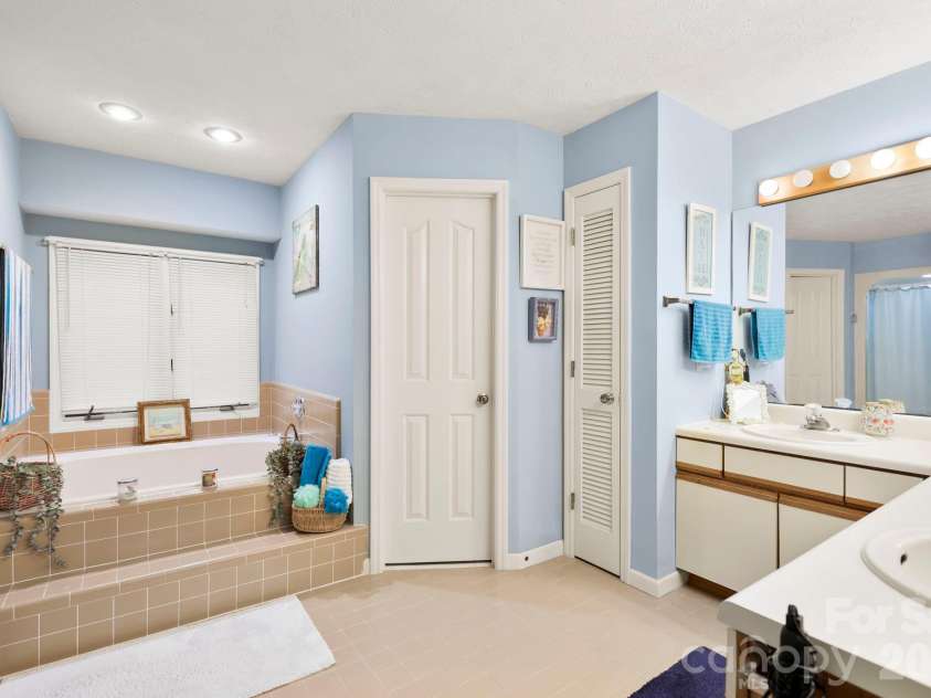 446 Silver Fox Lane, Pisgah Forest, NC 28768.  MLS# CAR4360860, YatesRealty ID 35629. Primary Ensuite