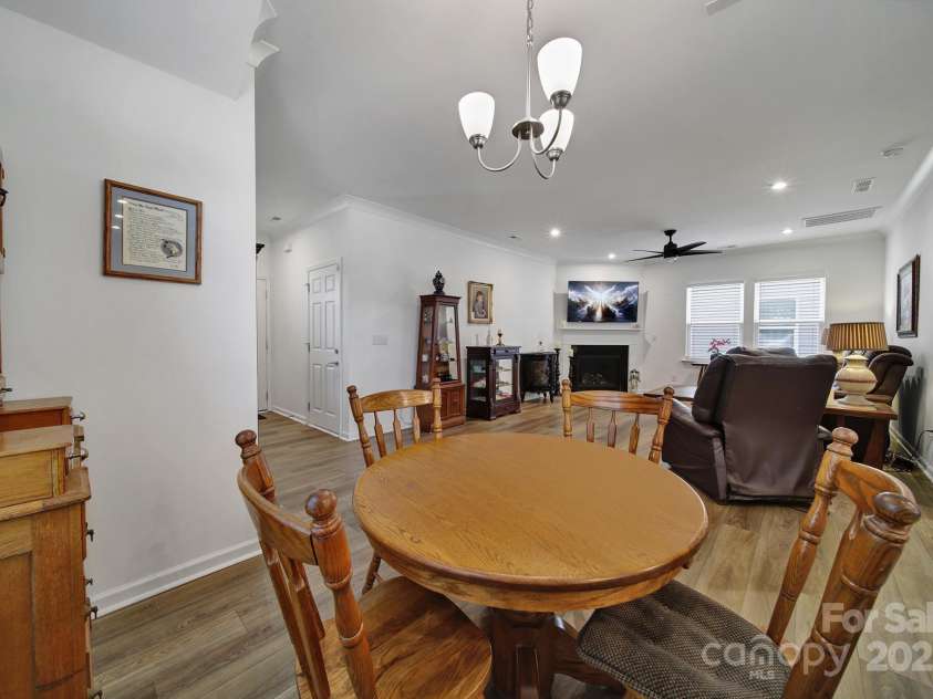 14032 Canemeadow Drive, Charlotte, NC 28278.  MLS# CAR4225614, YatesRealty ID 3563. 