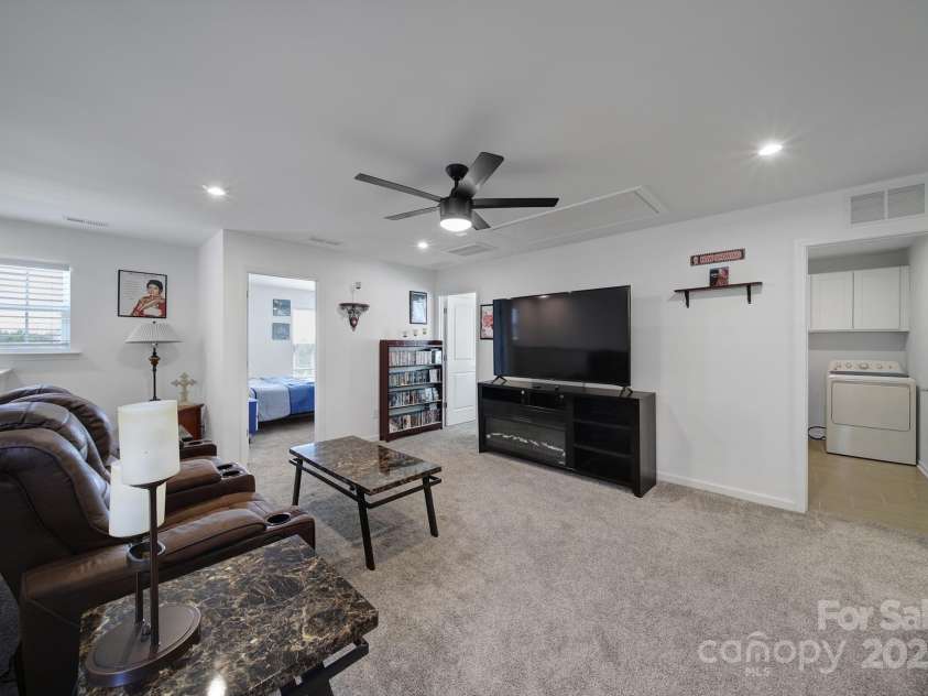 14032 Canemeadow Drive, Charlotte, NC 28278.  MLS# CAR4225614, YatesRealty ID 3563. 