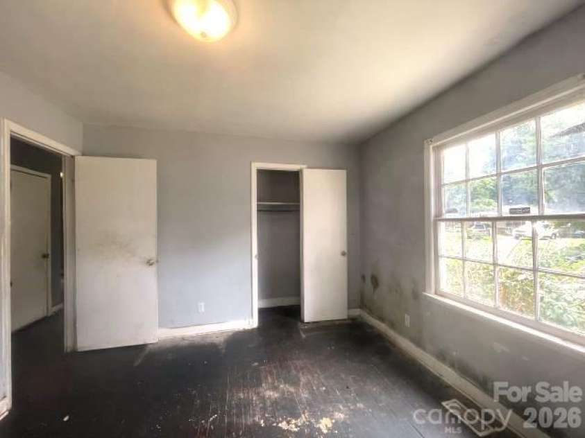 2600 Remington Street, Charlotte, NC 28216.  MLS# CAR4398763, YatesRealty ID 35630. 