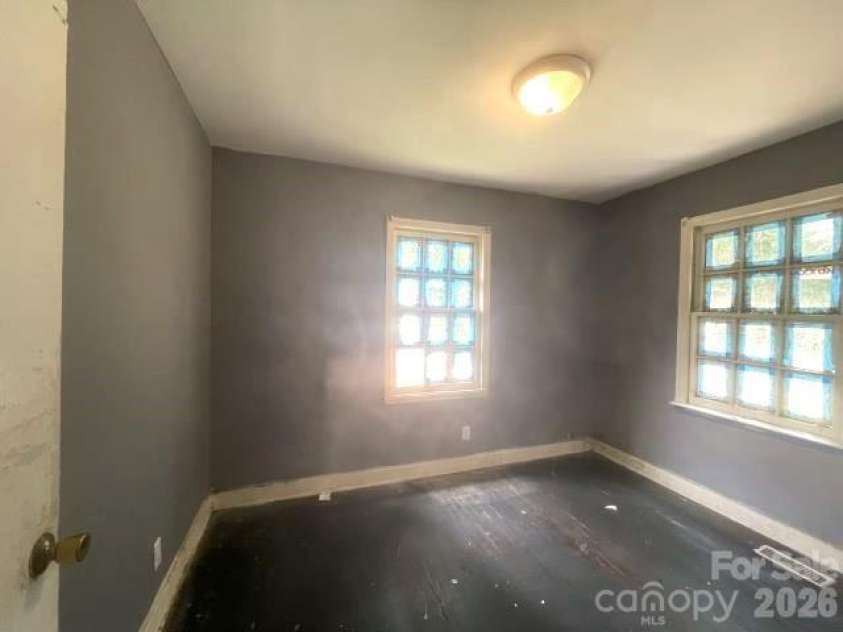 2600 Remington Street, Charlotte, NC 28216.  MLS# CAR4398763, YatesRealty ID 35630. 