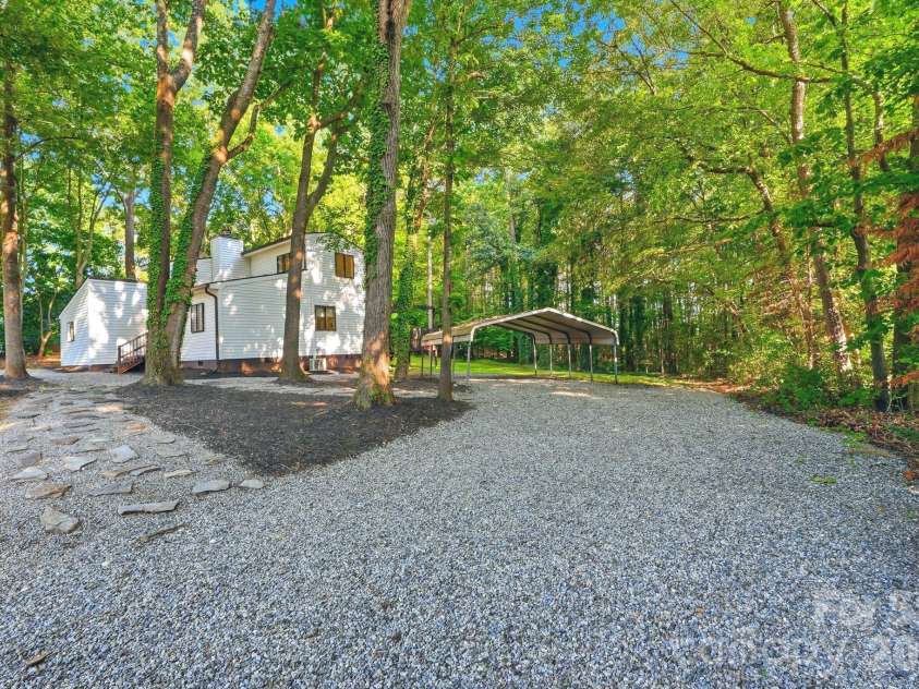 127 Rustic Way Lane, Mooresville, NC 28117.  MLS# CAR4387871, YatesRealty ID 35632. 
